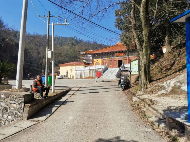 登山口处的“大雄宝殿”